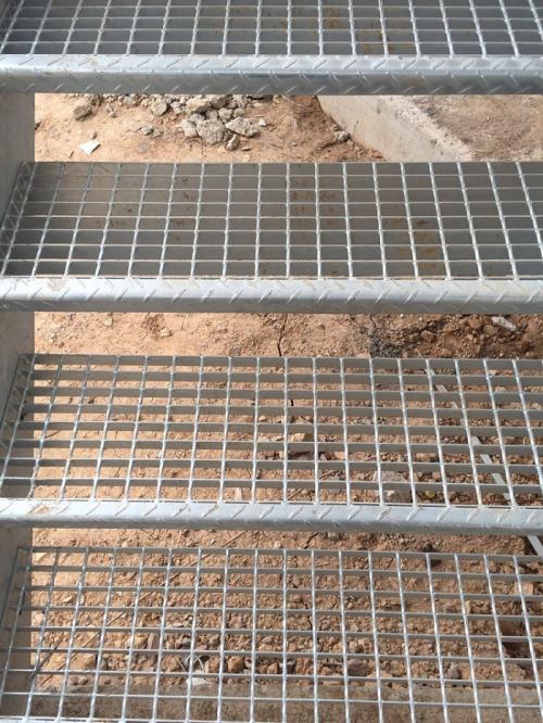 不銹鋼鋼格板踏步