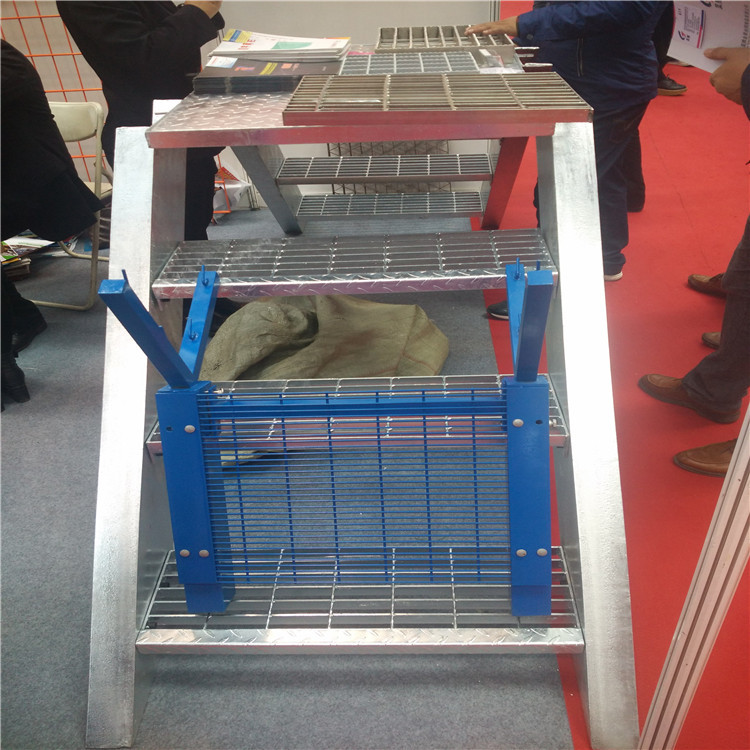 不銹鋼鋼格板踏步