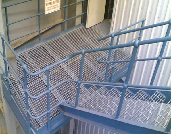 樓梯踏步板格柵