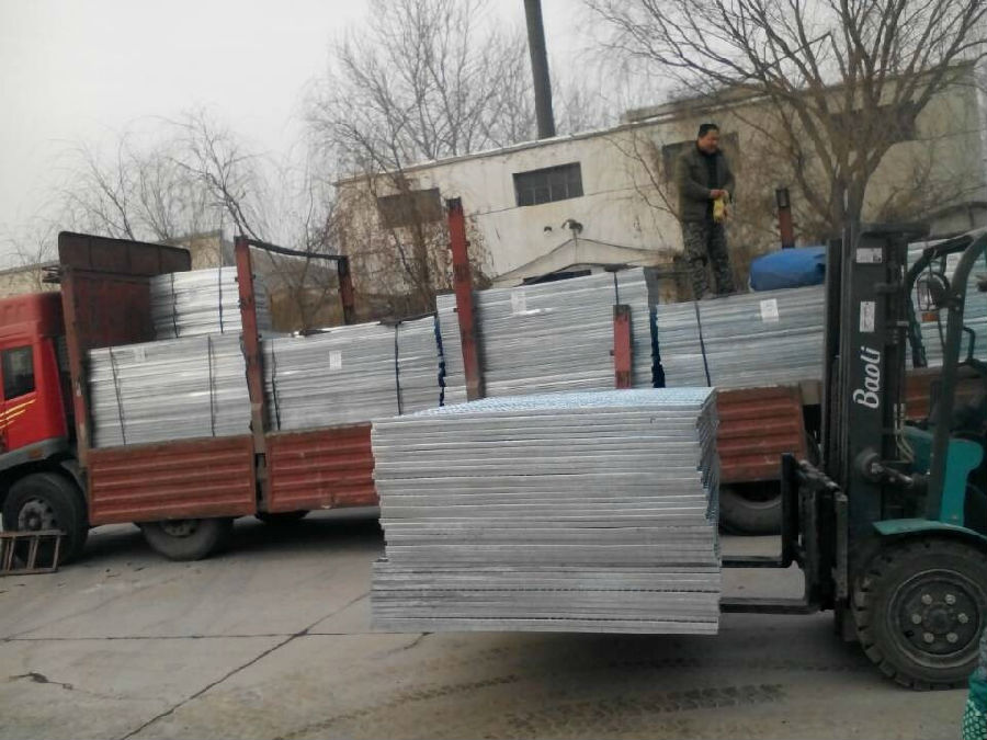 Q235鍍鋅鋼格柵平臺